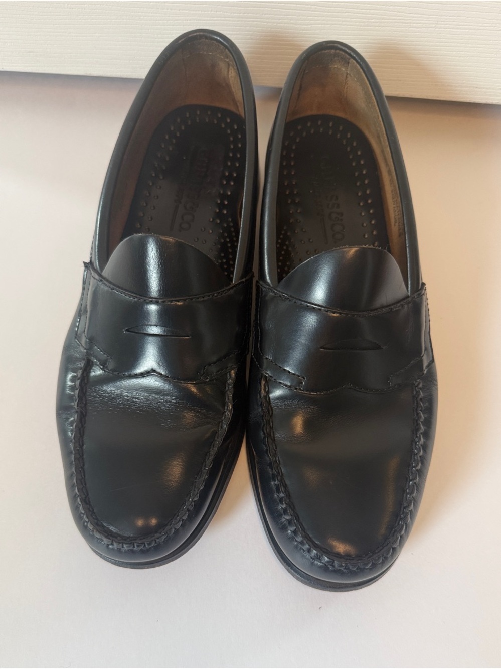 GH Bass Weejuns - Black Leather Penny Loafers - Men’s size 8.5 US